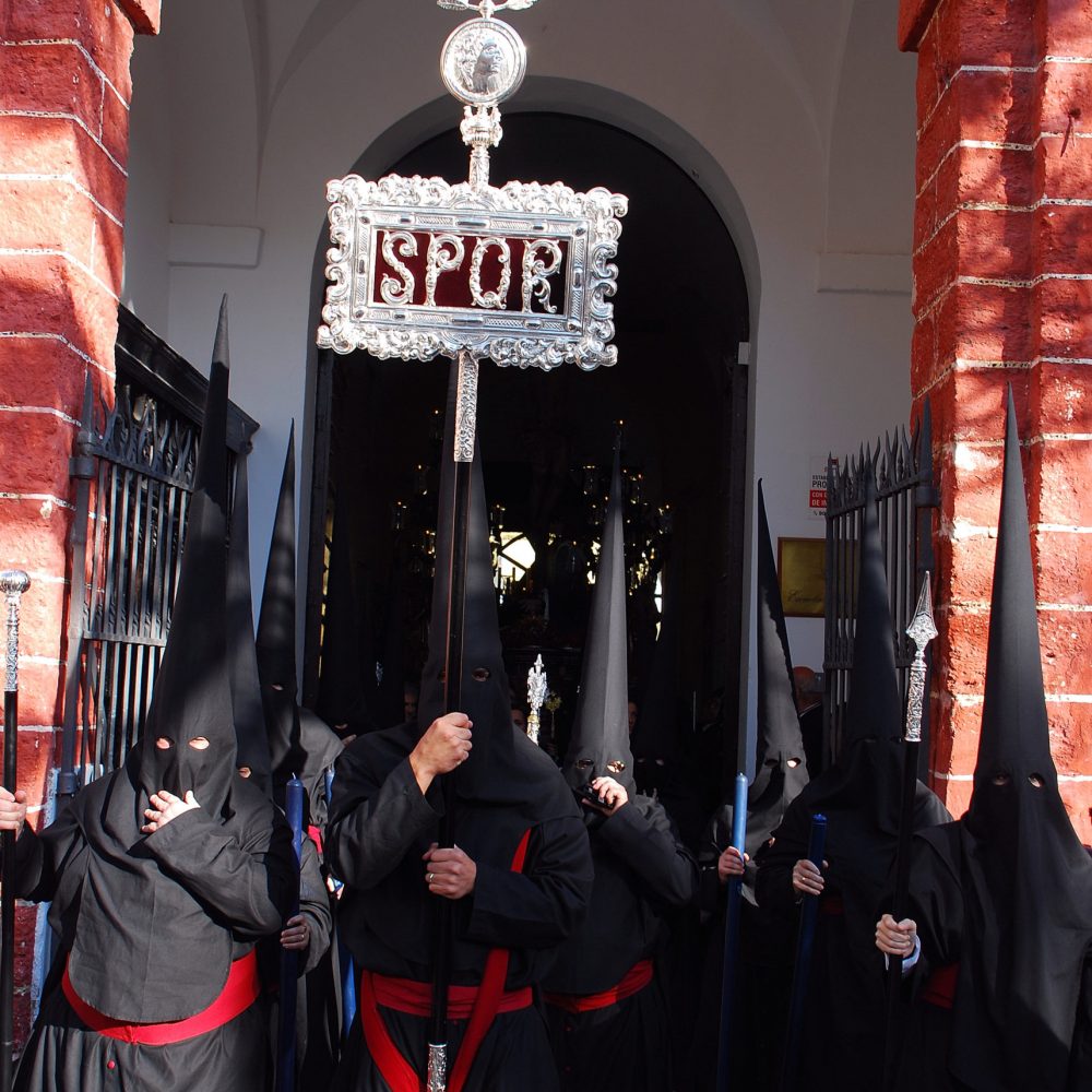Reapertura de la Capilla y devolución de túnicas